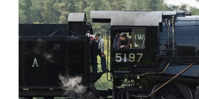 Murder Mystery Train stopped train